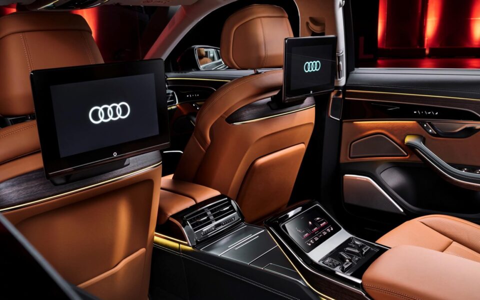 huur de Audi A8 interieur achter
